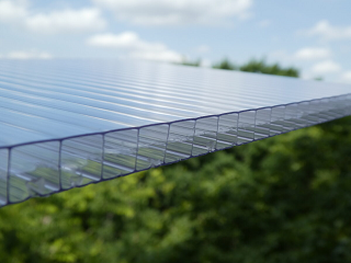 Polykarbonát, najbežnejší materiál na zakrytie terasy